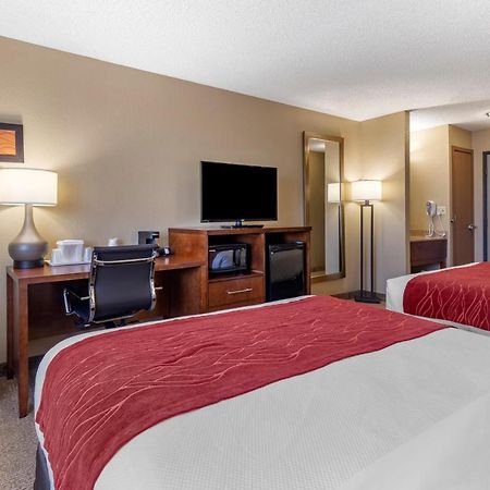 Comfort Inn & Suites Hays I-70 Zewnętrze zdjęcie