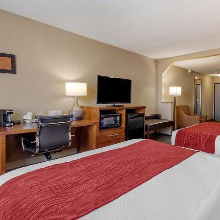 Comfort Inn & Suites Hays I-70 Zewnętrze zdjęcie
