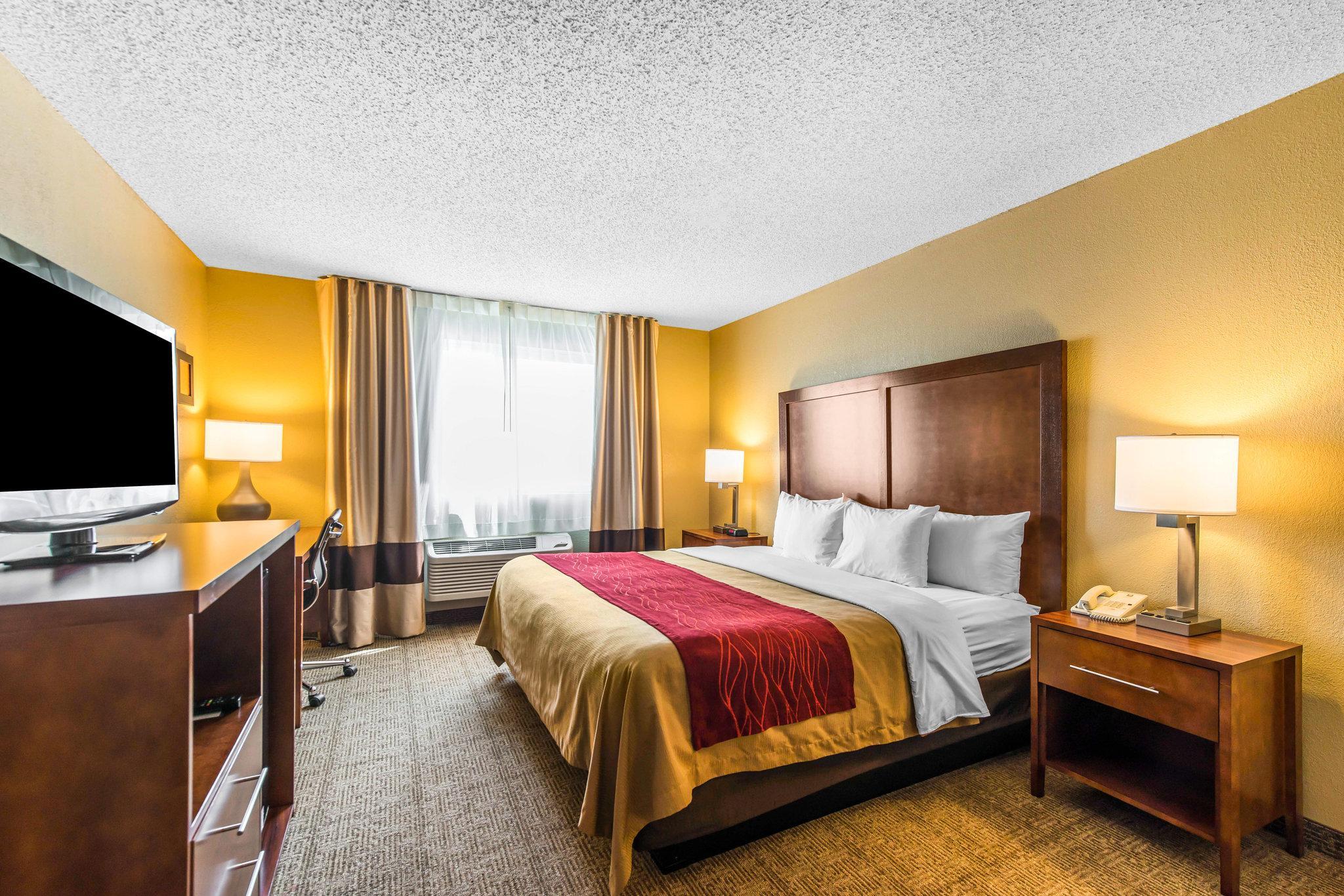 Comfort Inn & Suites Hays I-70 Zewnętrze zdjęcie