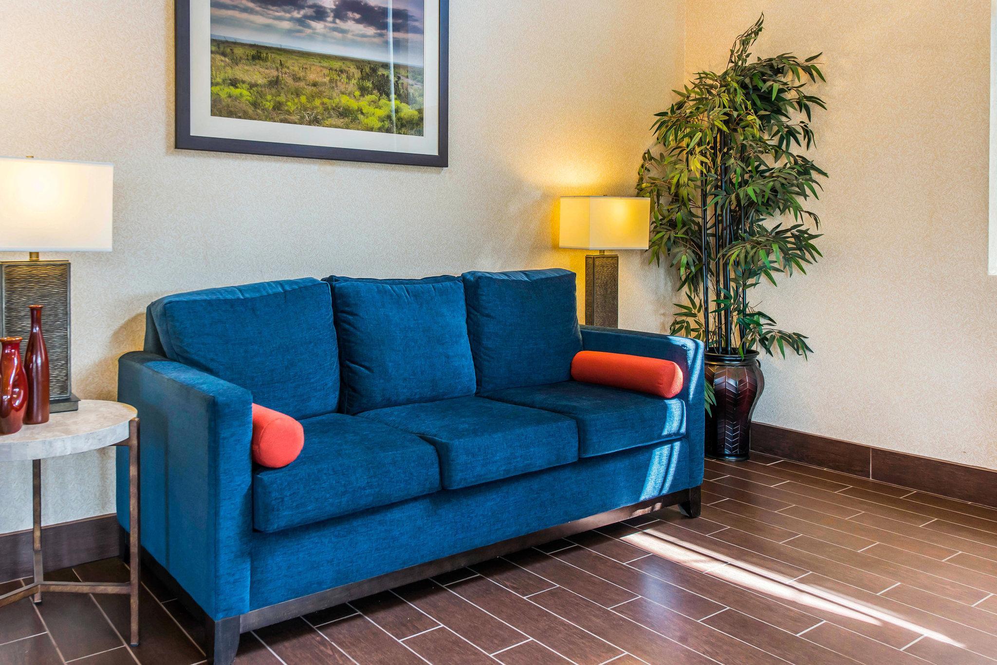 Comfort Inn & Suites Hays I-70 Zewnętrze zdjęcie