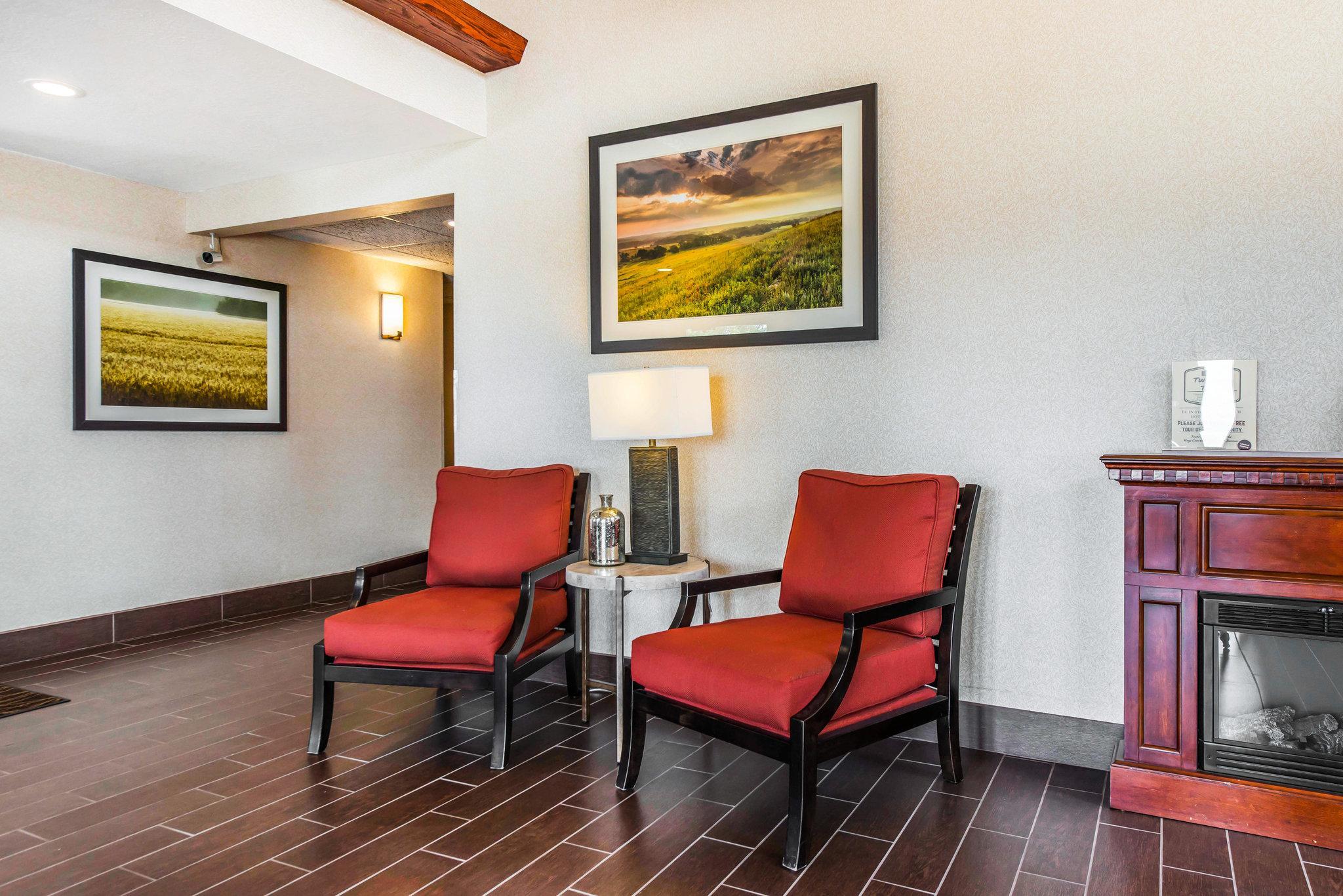 Comfort Inn & Suites Hays I-70 Zewnętrze zdjęcie