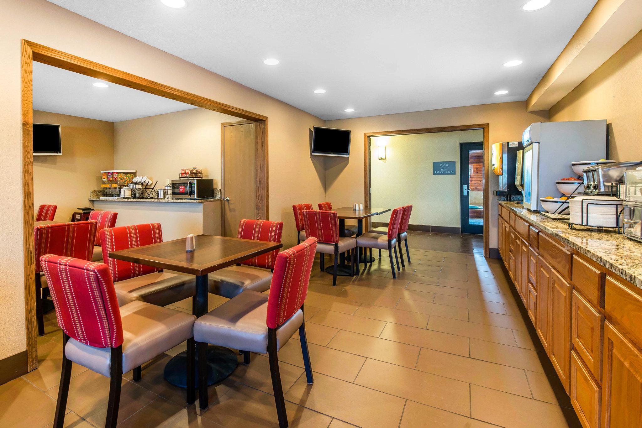 Comfort Inn & Suites Hays I-70 Zewnętrze zdjęcie