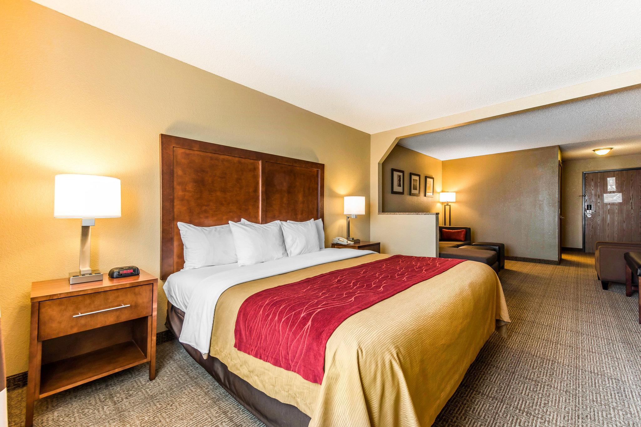 Comfort Inn & Suites Hays I-70 Zewnętrze zdjęcie