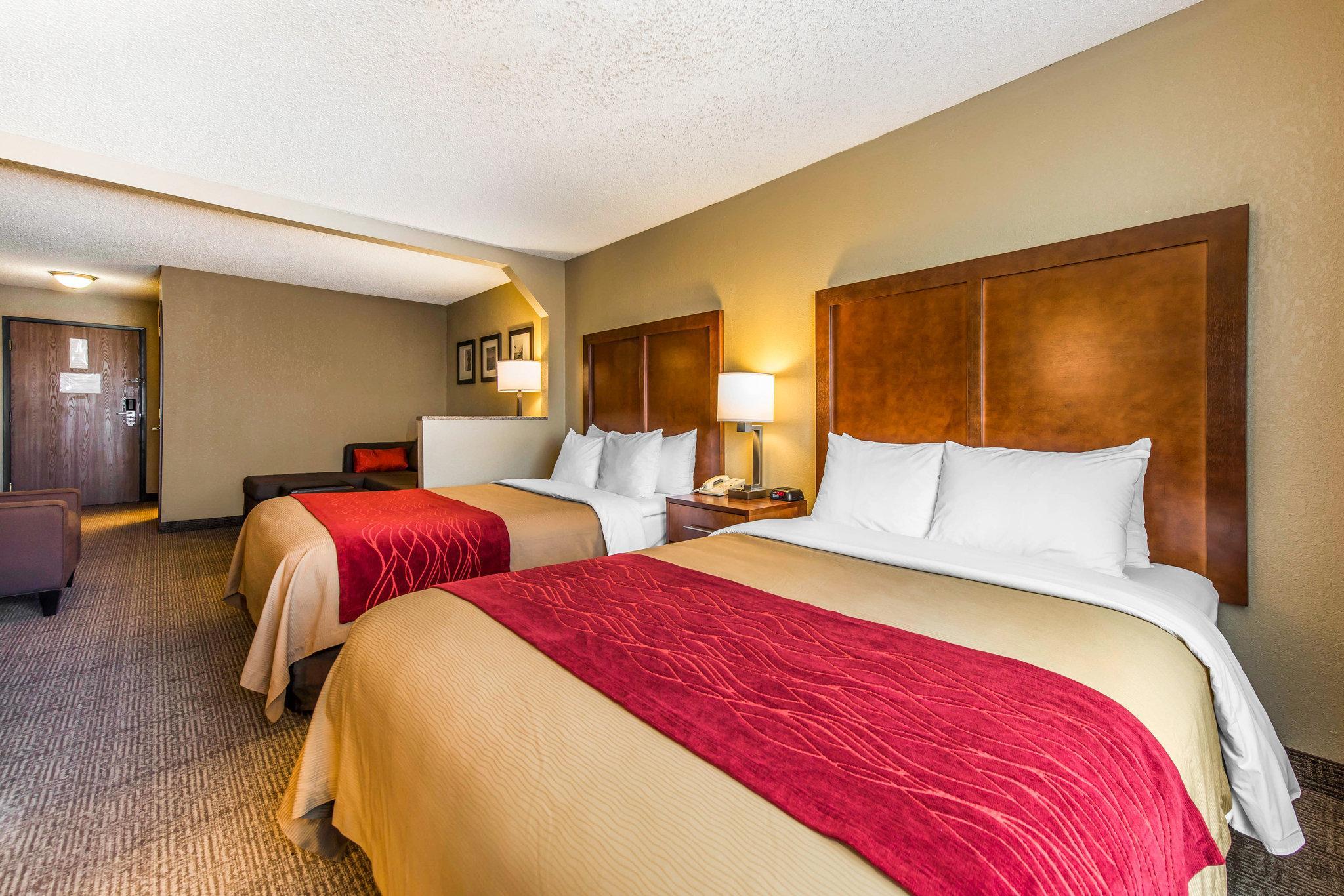 Comfort Inn & Suites Hays I-70 Zewnętrze zdjęcie