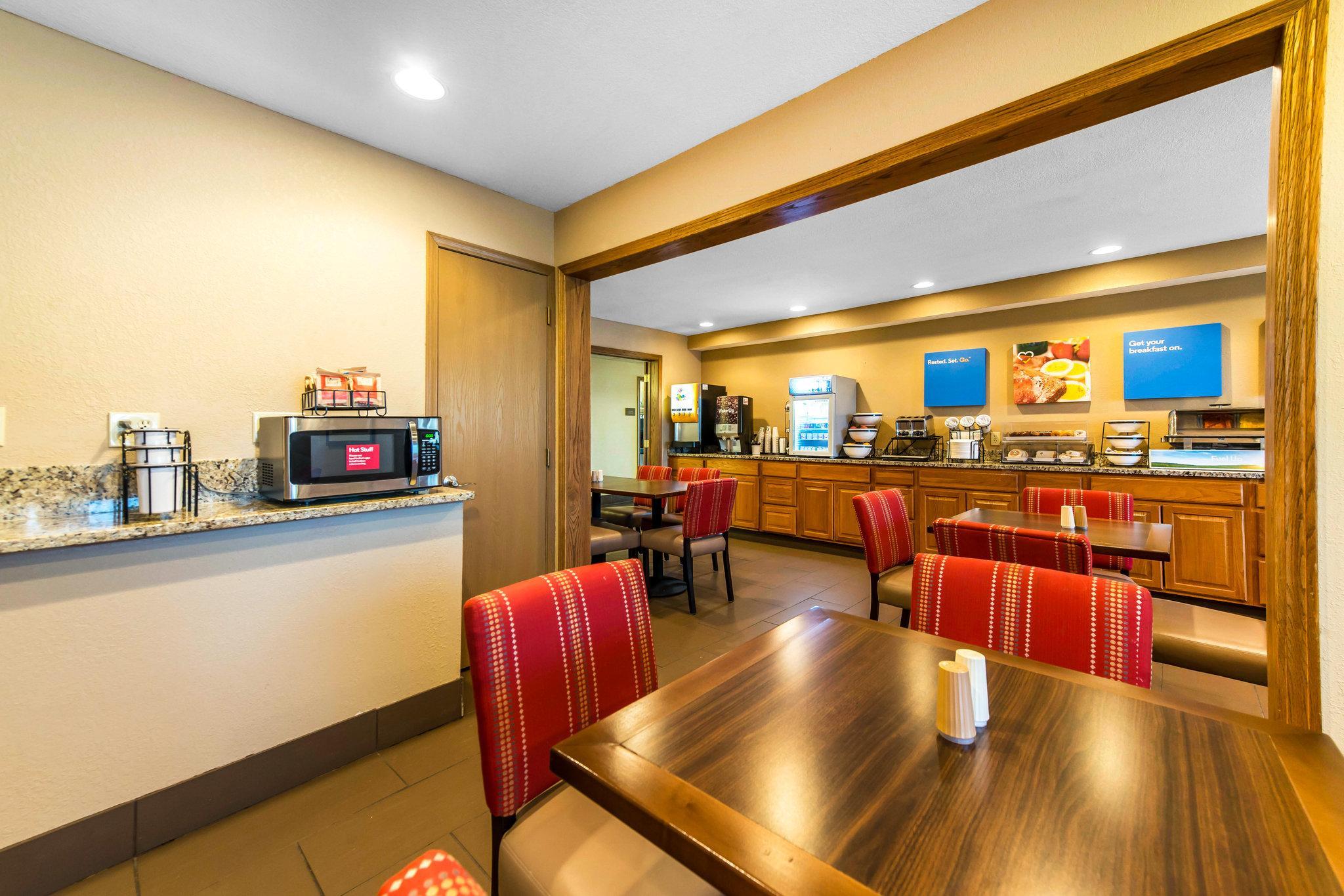 Comfort Inn & Suites Hays I-70 Zewnętrze zdjęcie