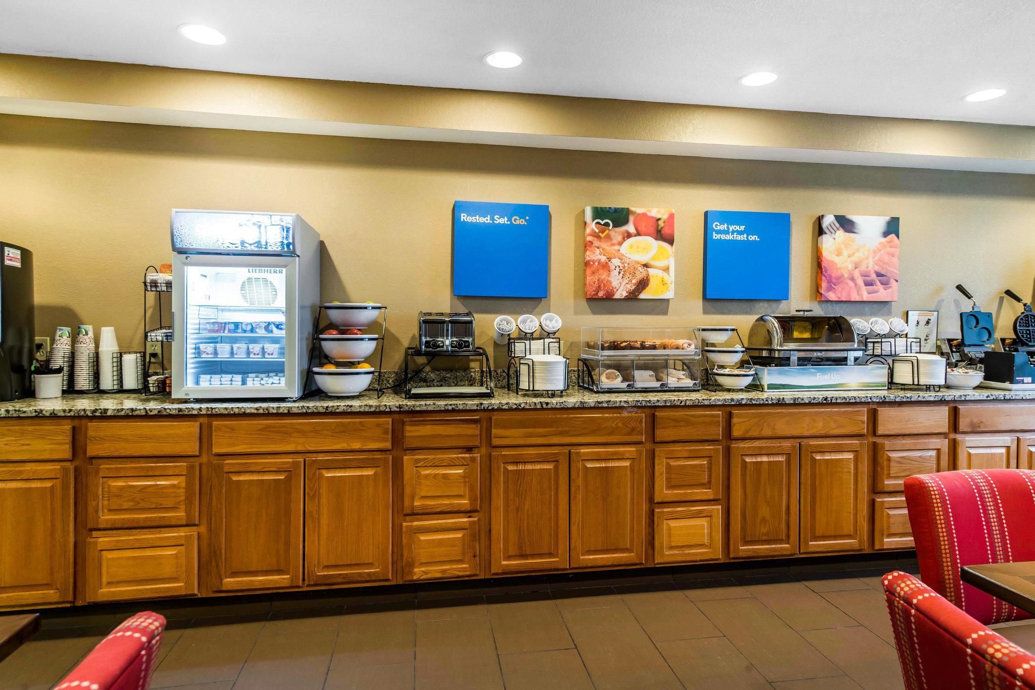 Comfort Inn & Suites Hays I-70 Zewnętrze zdjęcie