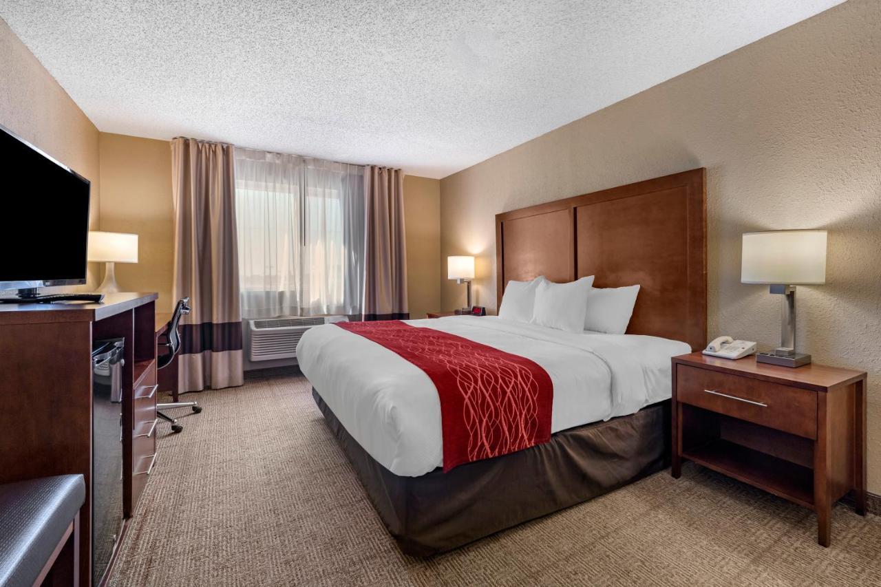 Comfort Inn & Suites Hays I-70 Zewnętrze zdjęcie