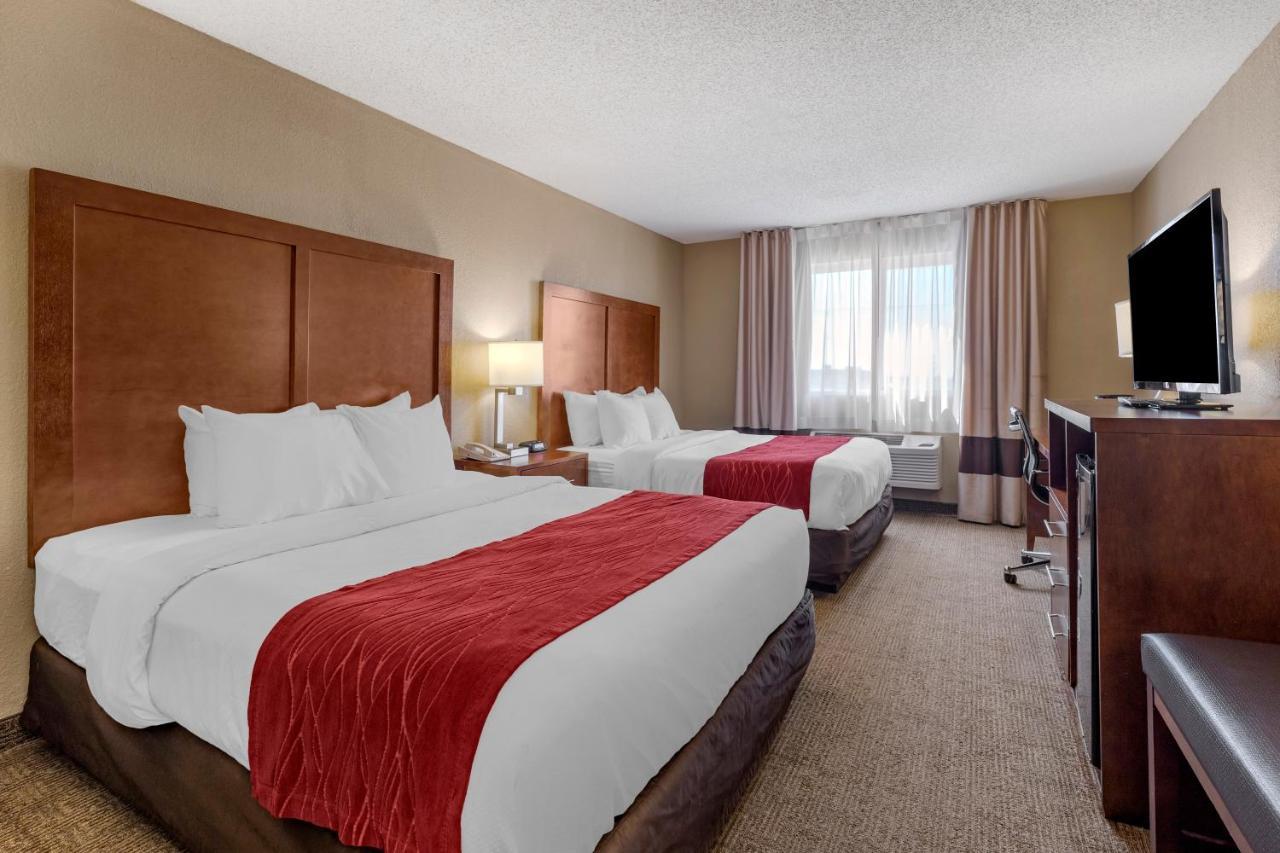 Comfort Inn & Suites Hays I-70 Zewnętrze zdjęcie