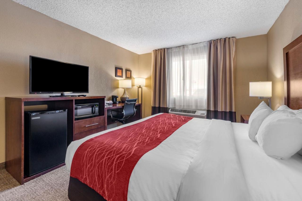 Comfort Inn & Suites Hays I-70 Zewnętrze zdjęcie