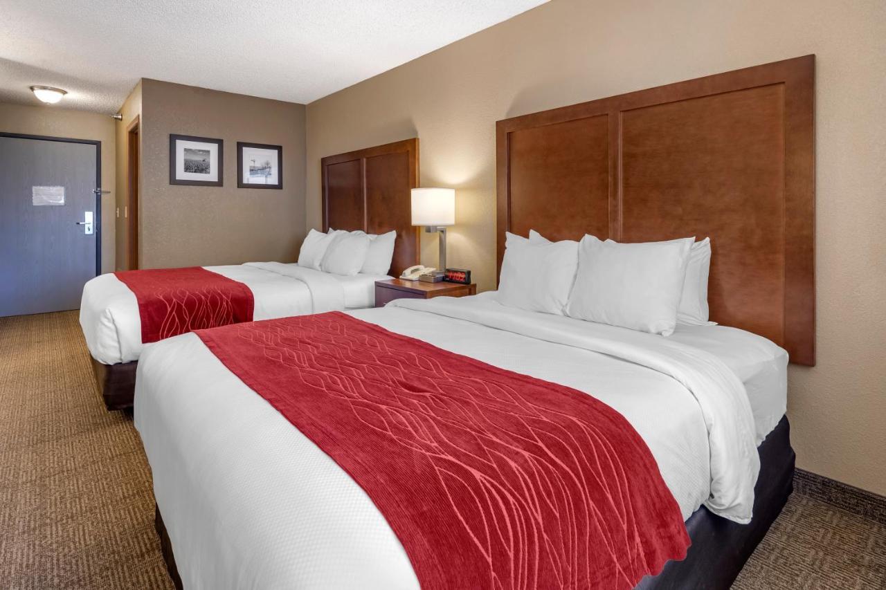 Comfort Inn & Suites Hays I-70 Zewnętrze zdjęcie
