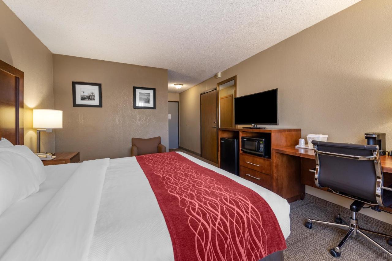 Comfort Inn & Suites Hays I-70 Zewnętrze zdjęcie