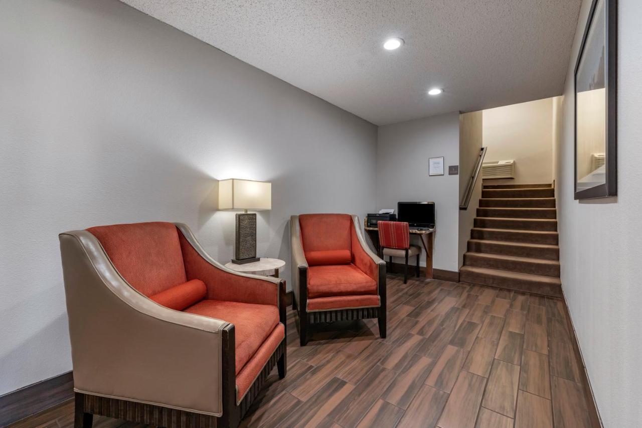Comfort Inn & Suites Hays I-70 Zewnętrze zdjęcie