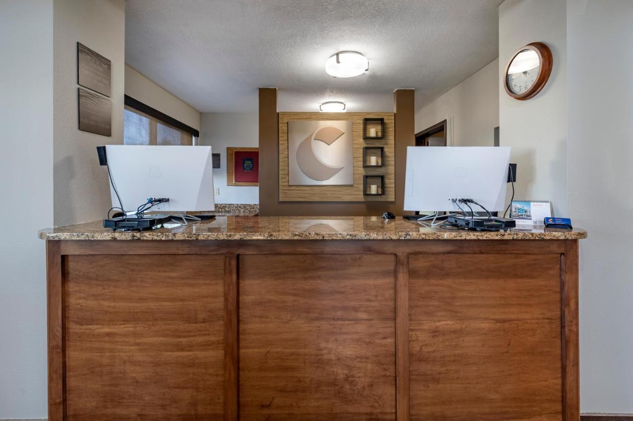 Comfort Inn & Suites Hays I-70 Zewnętrze zdjęcie