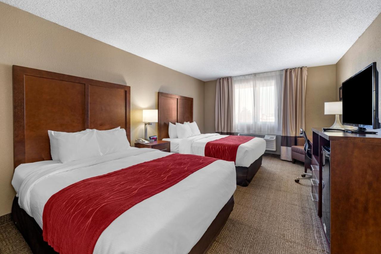 Comfort Inn & Suites Hays I-70 Zewnętrze zdjęcie