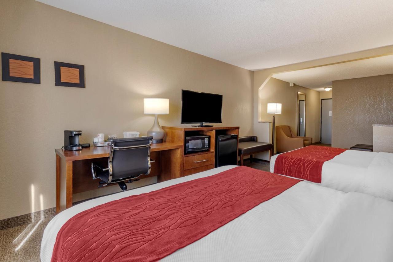 Comfort Inn & Suites Hays I-70 Zewnętrze zdjęcie