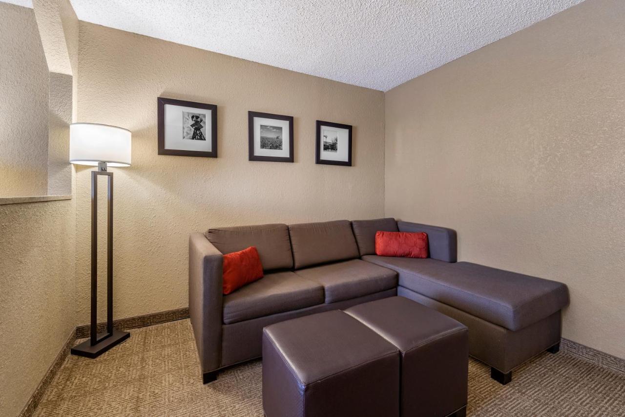 Comfort Inn & Suites Hays I-70 Zewnętrze zdjęcie