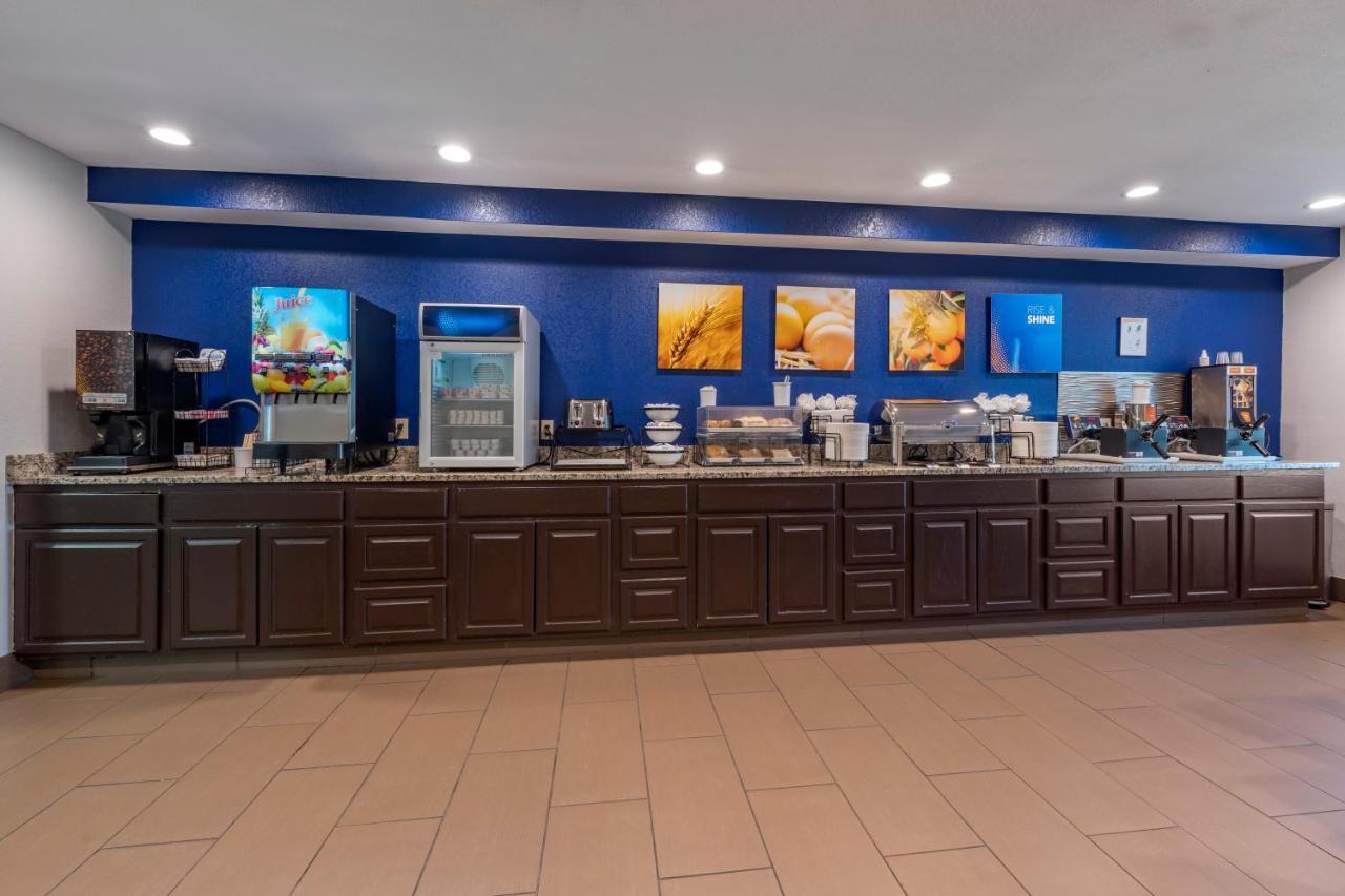 Comfort Inn & Suites Hays I-70 Zewnętrze zdjęcie