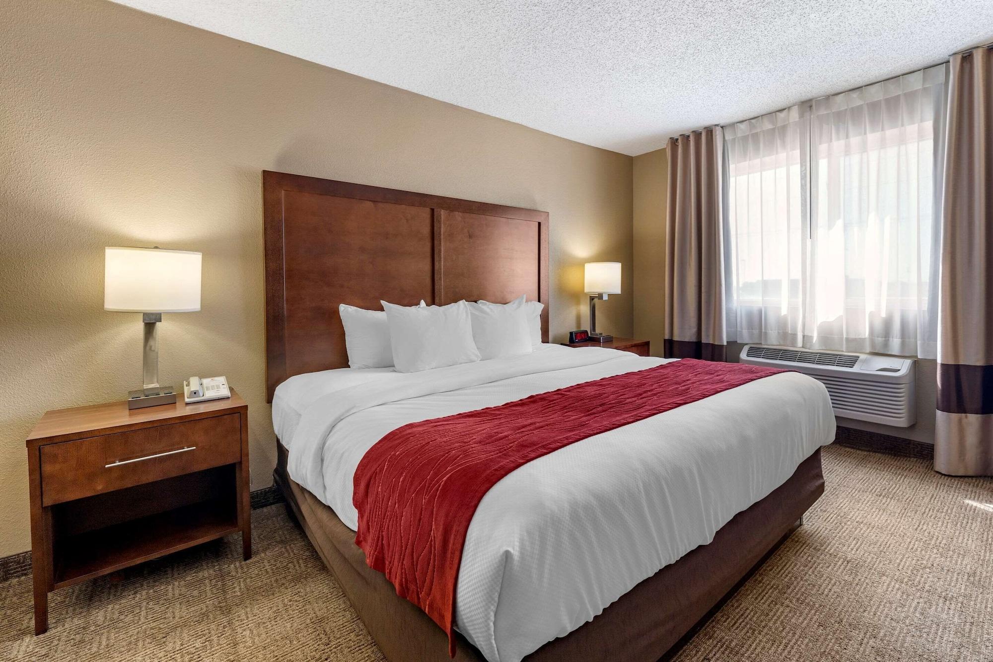 Comfort Inn & Suites Hays I-70 Zewnętrze zdjęcie