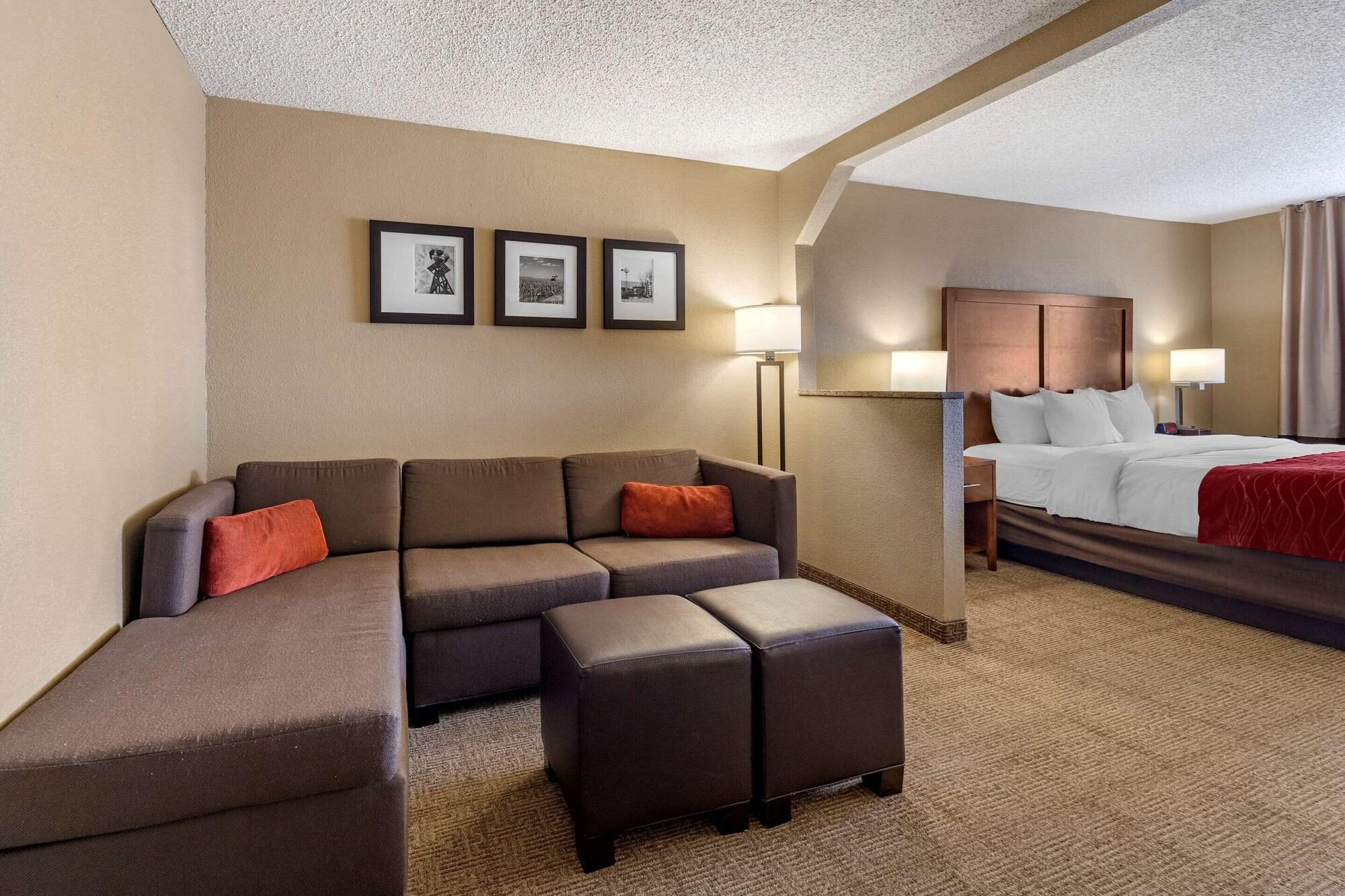 Comfort Inn & Suites Hays I-70 Zewnętrze zdjęcie