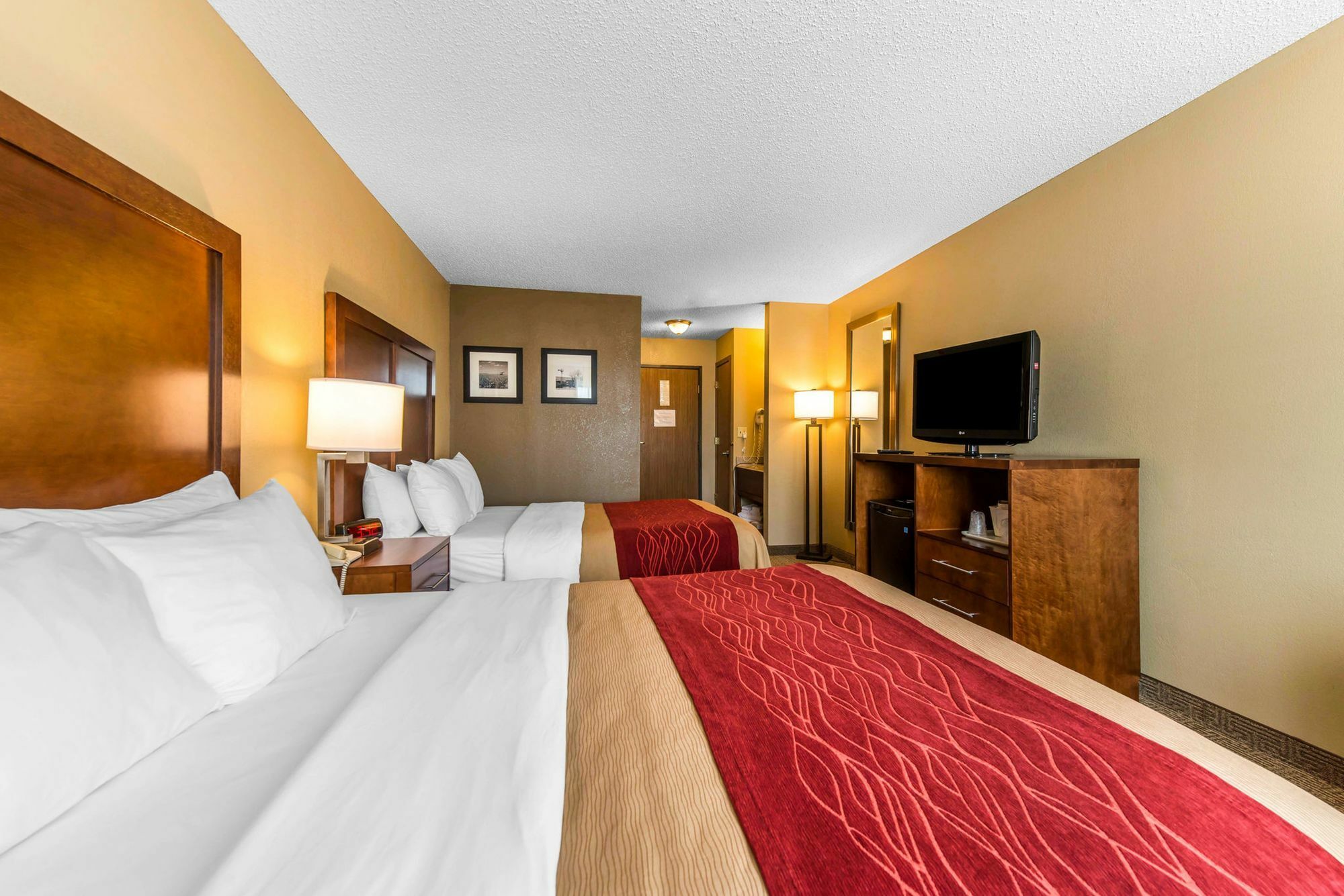Comfort Inn & Suites Hays I-70 Zewnętrze zdjęcie